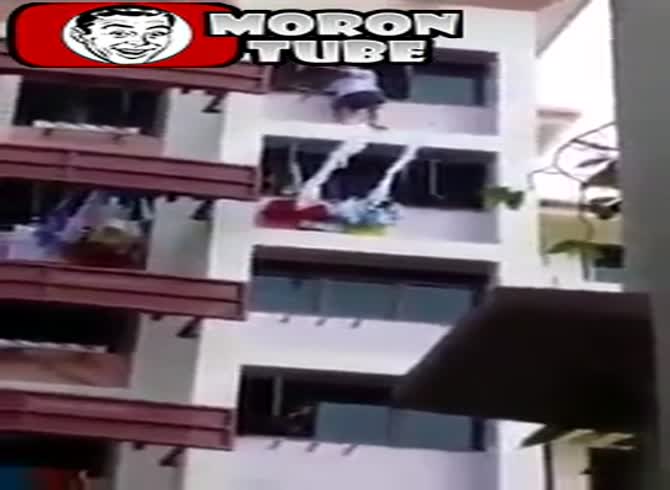Video :Chinese Shock Jumps Out of Apartment He Can No Longer Pay (Audience Alert)